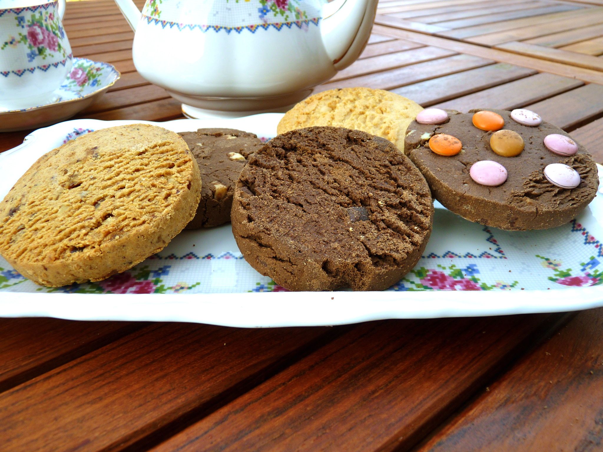 byron cookies plate